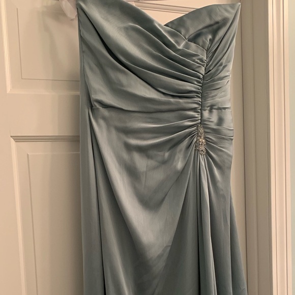 Floor length strapless dress - Picture 1 of 1